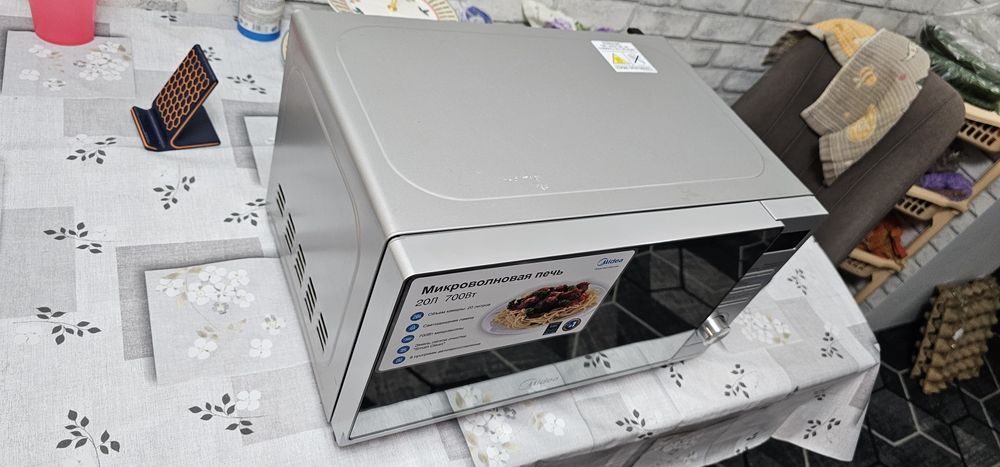 Микроволновая печь Midea AM720C4E-S