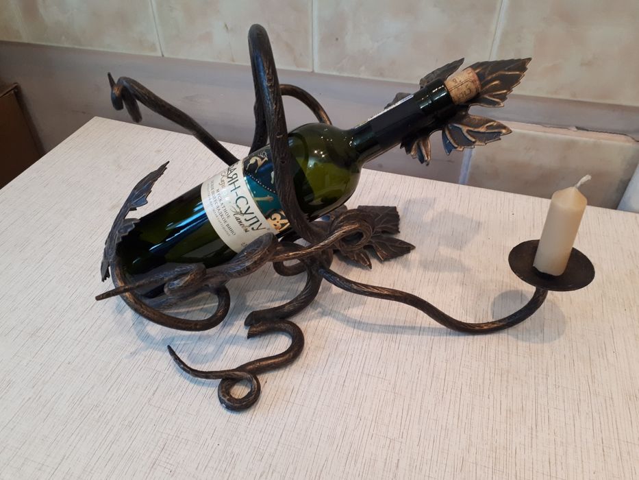 Подсвечник-подставка для вина.