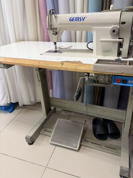 Продам швейную  машинку