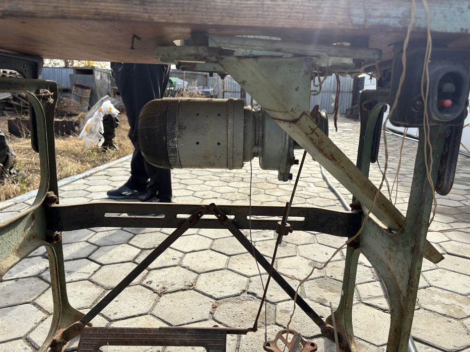 Продам оверлок промышленный