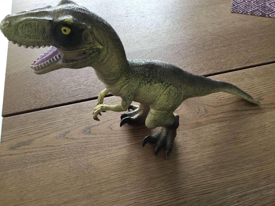 T-Rex Tyranosaurus гумен, част от колекция