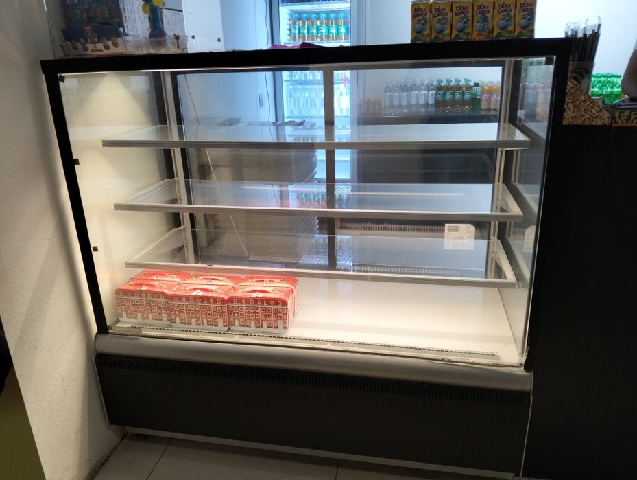Холодильник витринный