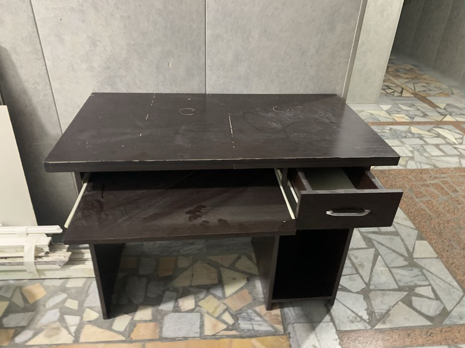 Компьютерный стол отдам дешева