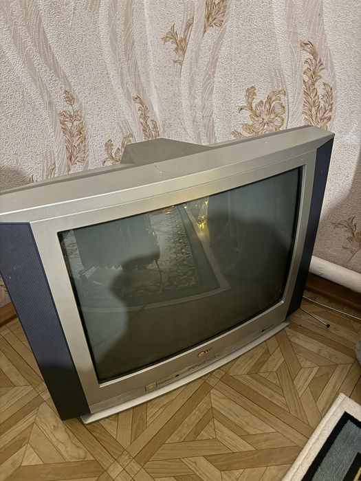 Продам телевизор рабочий цветной