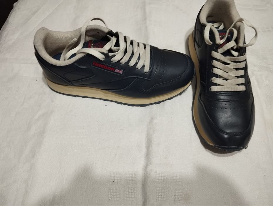 Продается мужская обувь 39 40 размера.