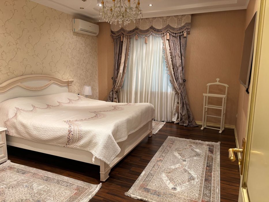 3х комнатная возле метро Космонавты