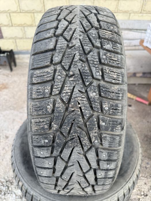 Продам комплект зимней резины Nokian