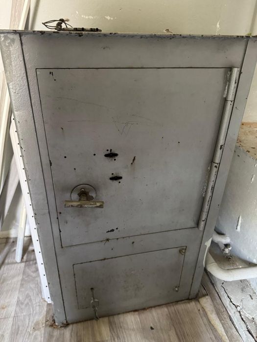 Продам сейф для драгоценностей.