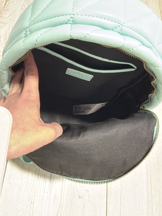 Раница с метална златиста дръжка