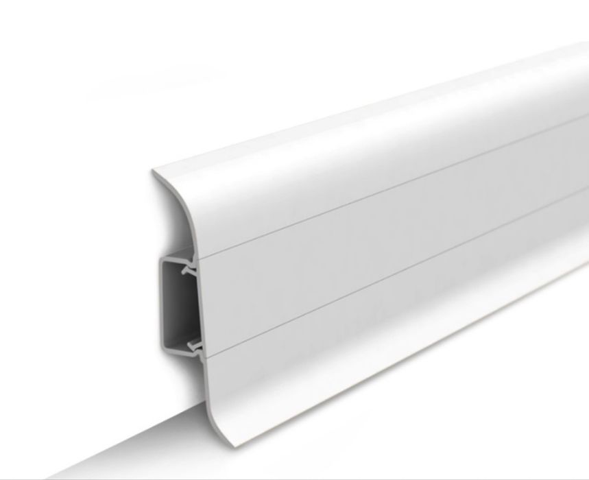 Продам плинтус белый