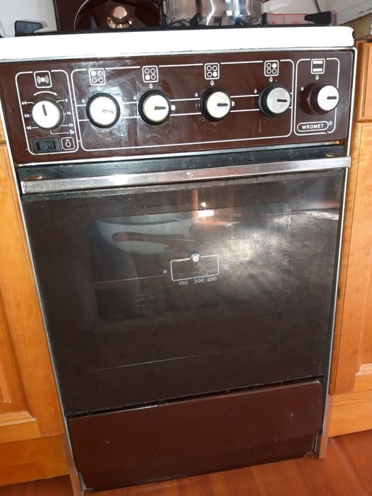 Продам газовую плиту