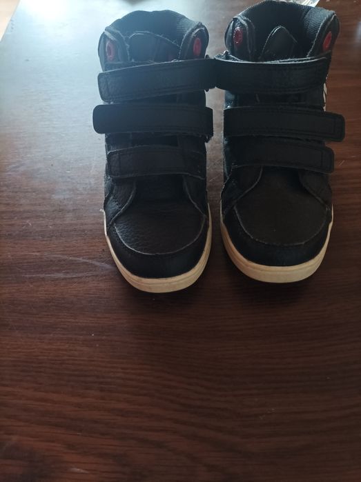 Adidași Levi pentru copiii