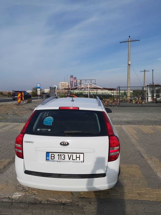Vând Kia Ceed Break 1.6 benzină, an 2008, 2789 euro.