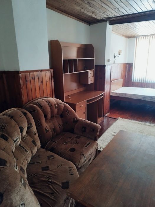 Дава се под наем Етаж от къща в Самоков - 60 кв.м за 178.5 € - Снимка #1