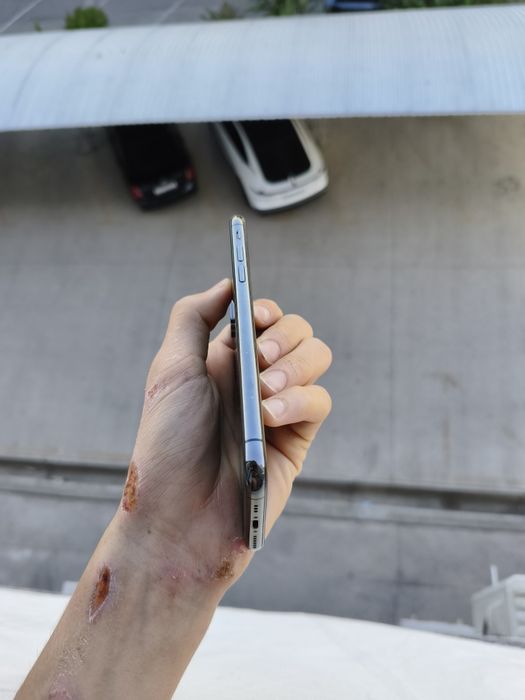 iPhone Xs ideal.