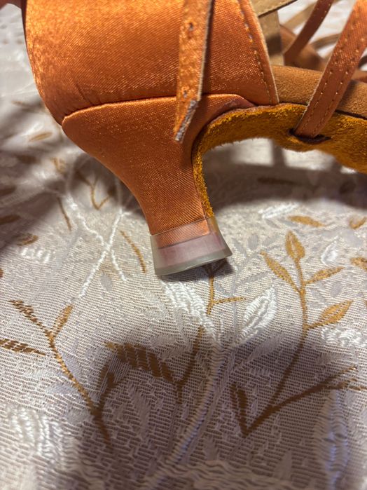 Обувки за спортни танци