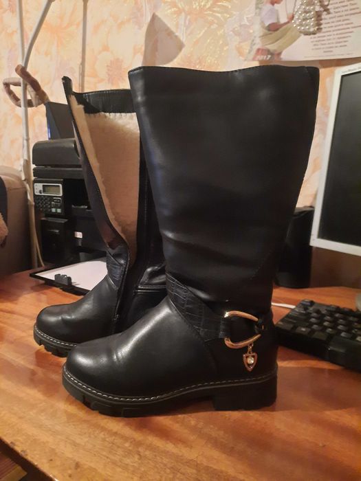 Продам сапожки на девочку