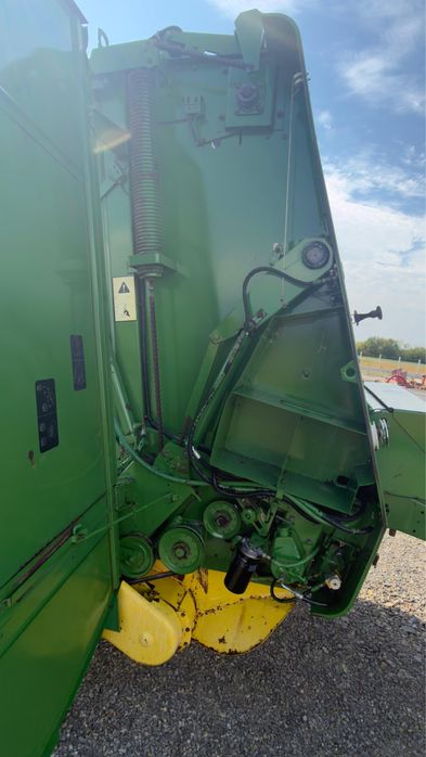 Presa de balotat John Deere 550