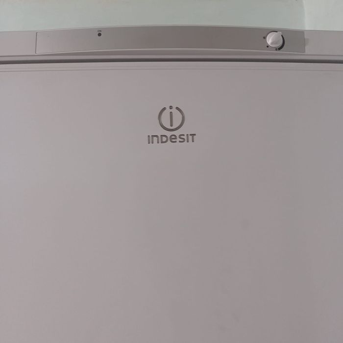 Холодильник indesit