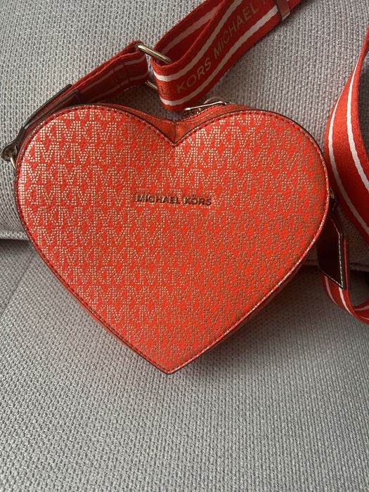 Дамска чанта МК сърце