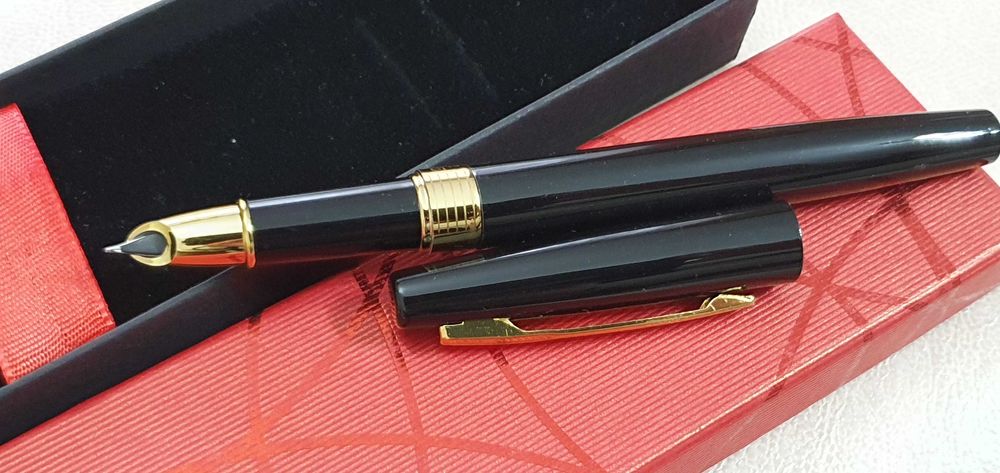 Stilou negru-auriu - deosebit(DLM - 280), nou