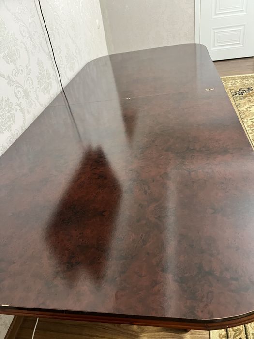 Стол для гостинной