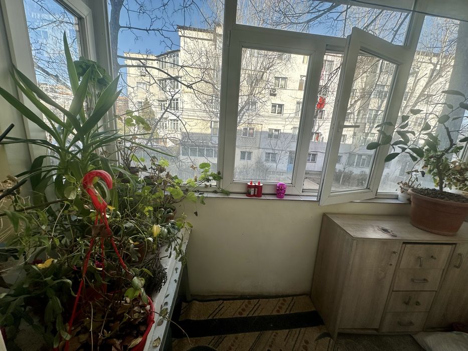 Vand apartament 4 camere zona Galata, etajul 1 din 4