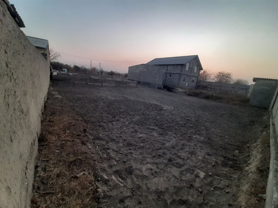 Hovli sotiladi chorbakrda