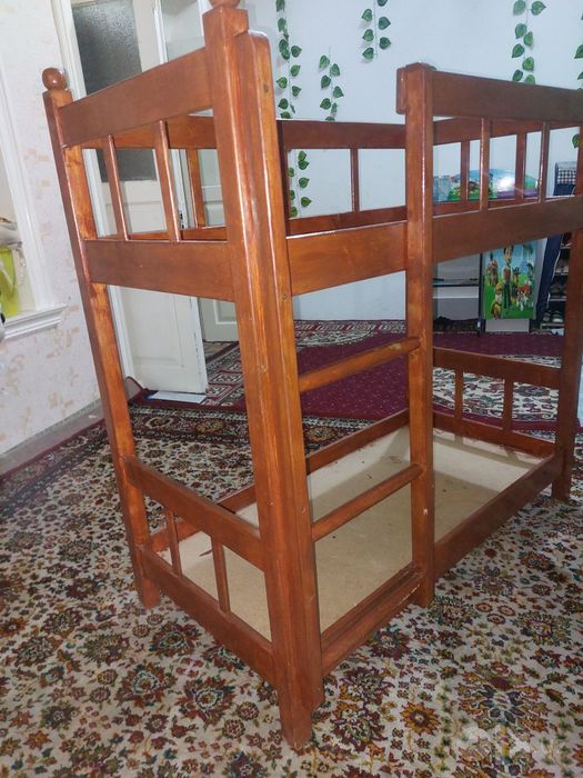 Deski divancha  xolati yaxshi