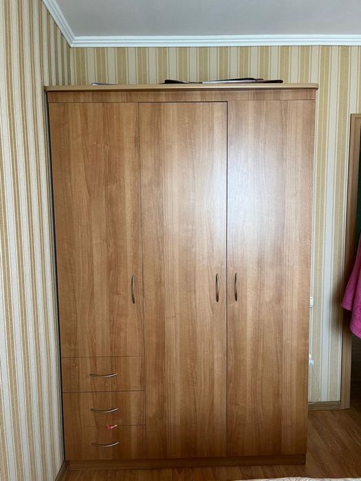 Продам спальный гарнитур