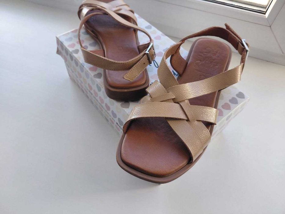 Кроссовки. Босоножки. Туфли