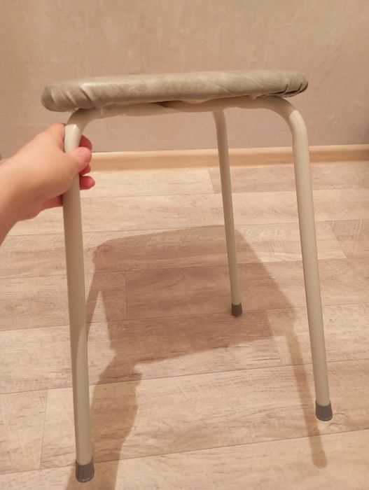 Продам стулья 4 штуки.