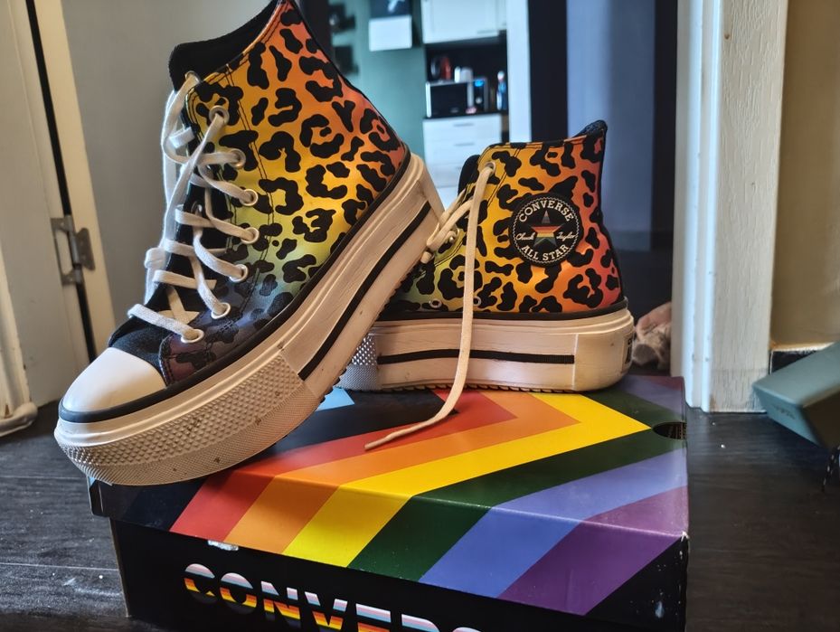 Converse limited pride eition