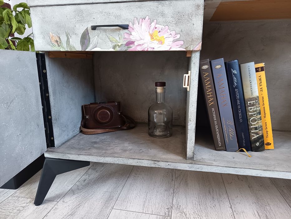 Шкаф в индустриален стил