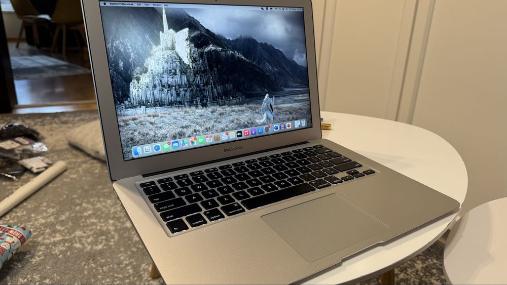 MacBook Air 13” 2017 i7/8GB/512GB HDD – stare foarte bună Iasi