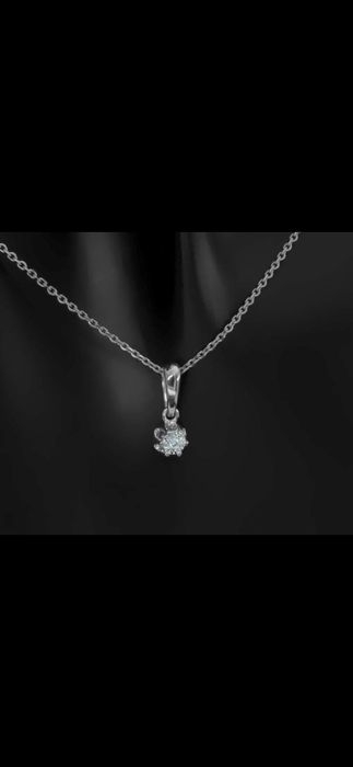 Золотые цепочки и кулоны с бриллиантами