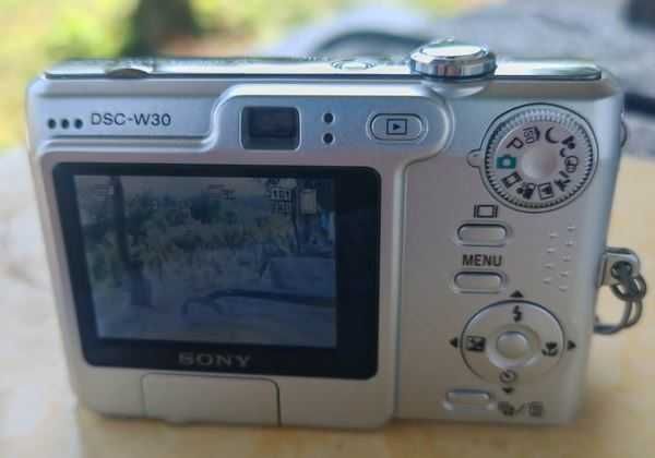 Фотоапарат Sony dsc W30