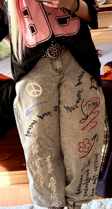 jeans fb sister, oversized with elastic ends at the ankles
