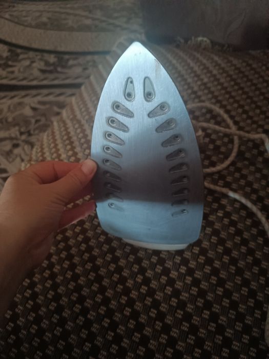 Утюг работает отлично греет хорошо