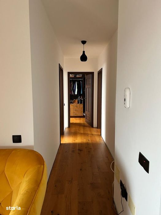 Vand apartament 4 camere + terasa generoasa