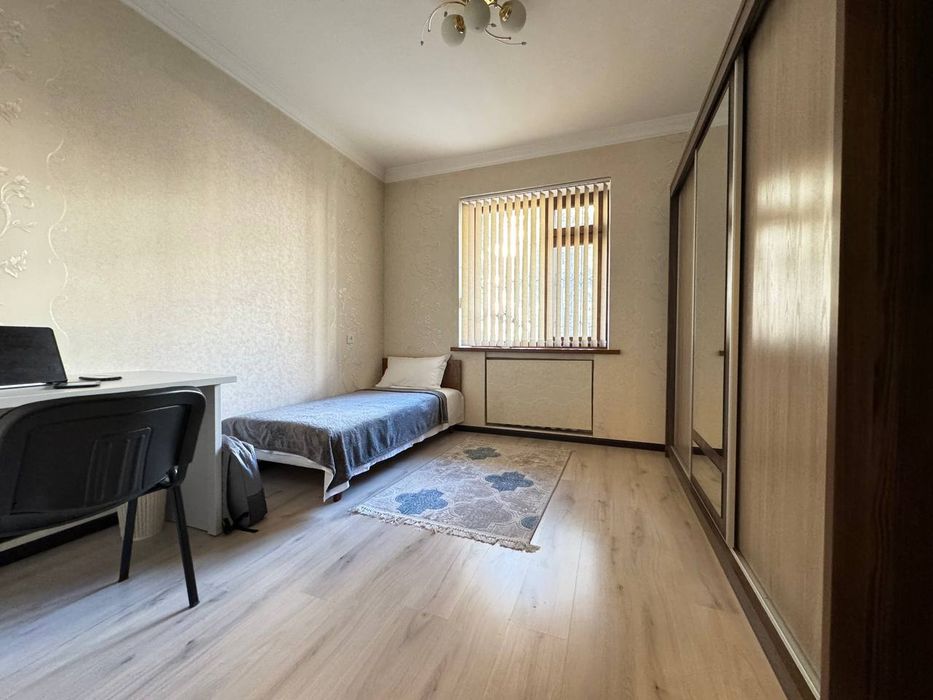 ЦУМ 3х комнатная квартира улучшенной планировки с ремонтом обстановкой