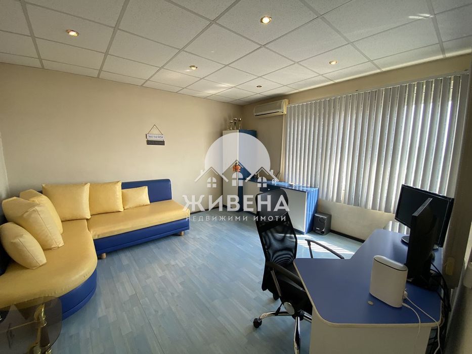 Продавам триетажна къща в обл.Варна, гр. Аксаково, РЗП: 306 кв.м