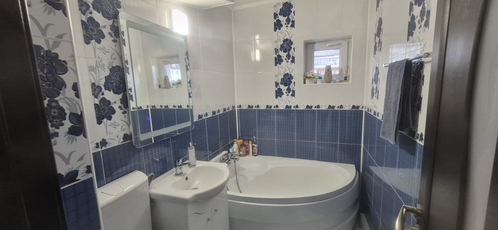Vând apartament in zona Lama cu o suprafață de 72 mp la etajul 2