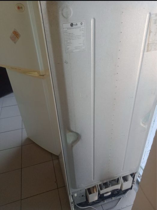 Продам Холодильник LG