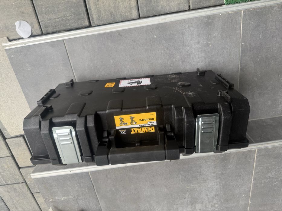 Vind set Dewalt nou  neutilizat niciodata