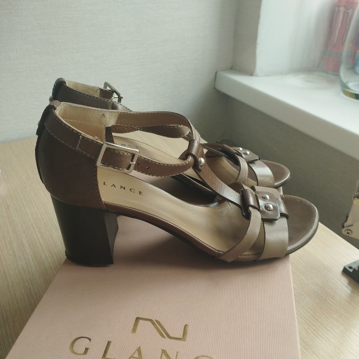 Продам босоножки