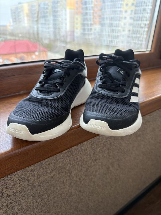 Продам детские кроссовки