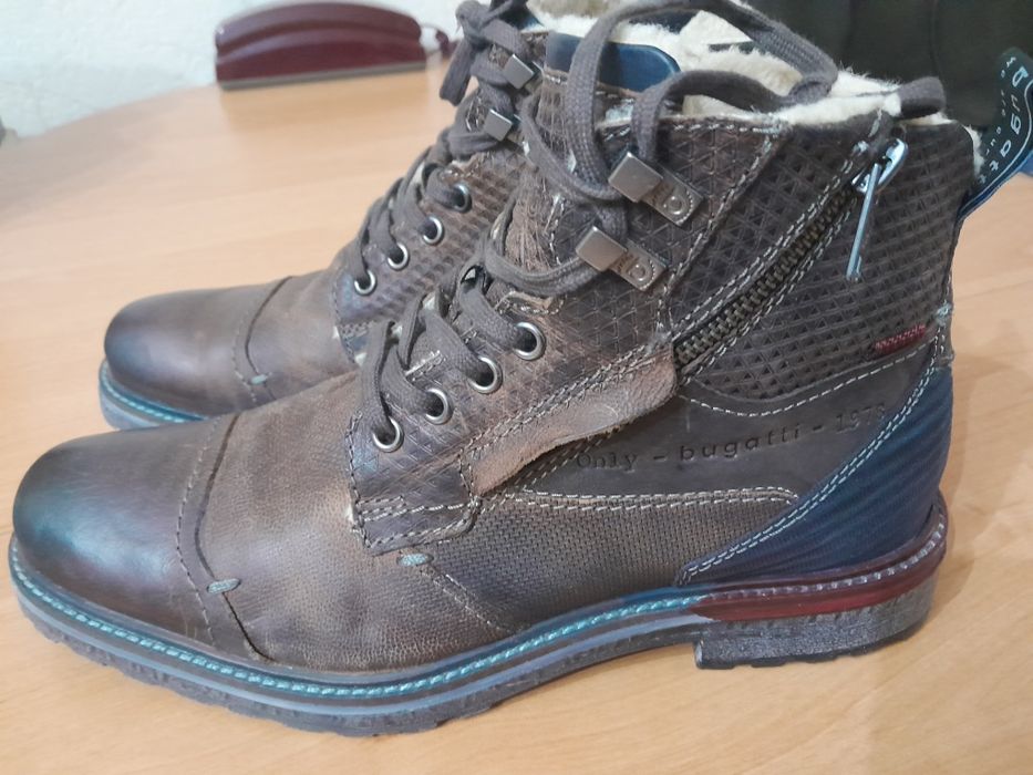 Продам мужские ботинки Bugatti.