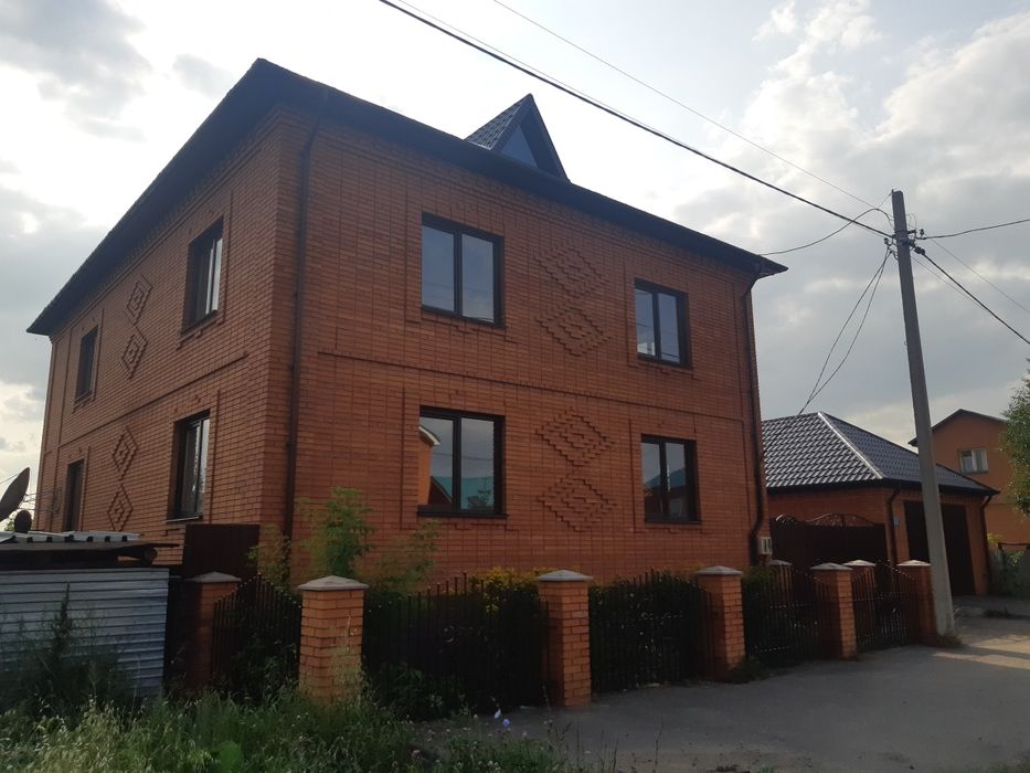 Продам коттедж. Район горпарка.