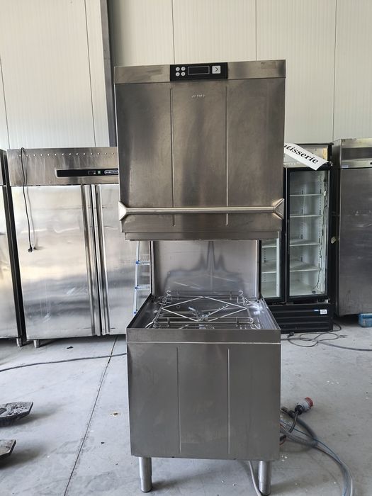 Конзолна -- комбинирана за тави , касетки, чинии и чаши -- 2022 година